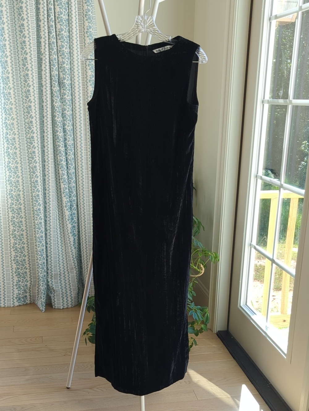 Zara Black Sleeveless Velvet Maxi Dress